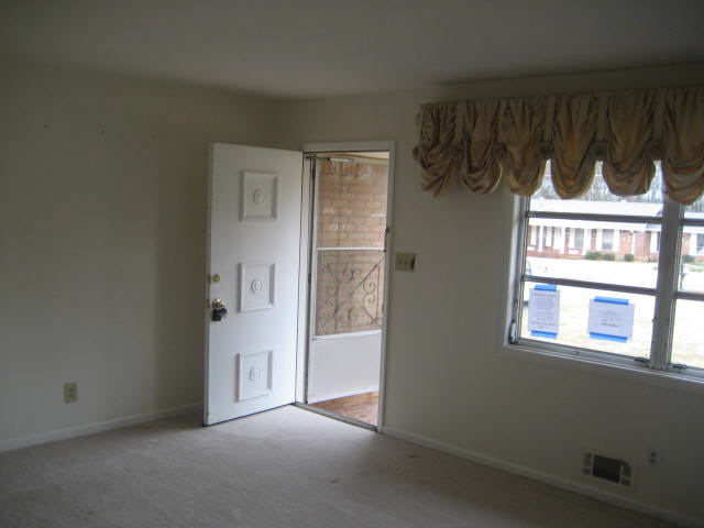 6120 Phillips Dr, Morrow, GA 30260 photo 3