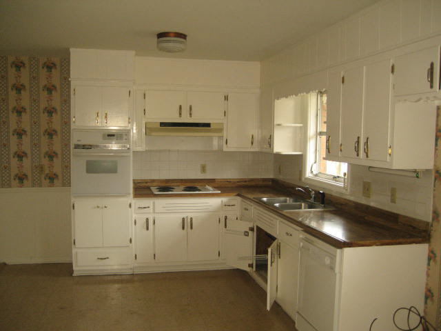 6120 Phillips Dr, Morrow, GA 30260 photo 5