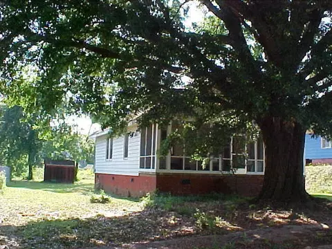 809 S 6th Ave, Lanett, AL 36863 photo 2