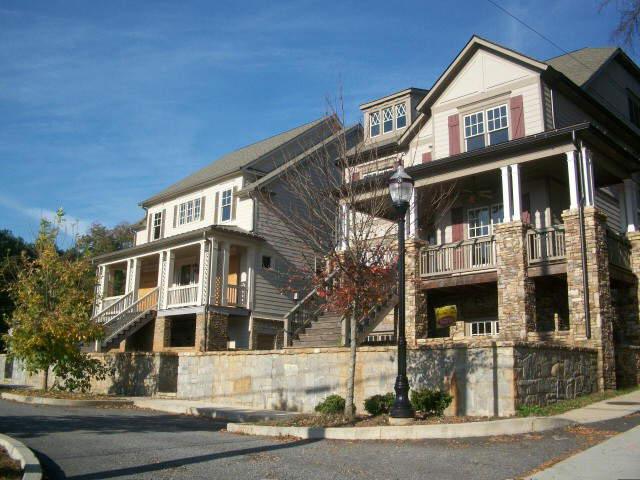 680 Jackson St, Suwanee, GA 30024 photo 2