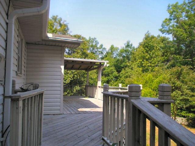 591 Crescent Dr, Toccoa, GA 30577 photo 2