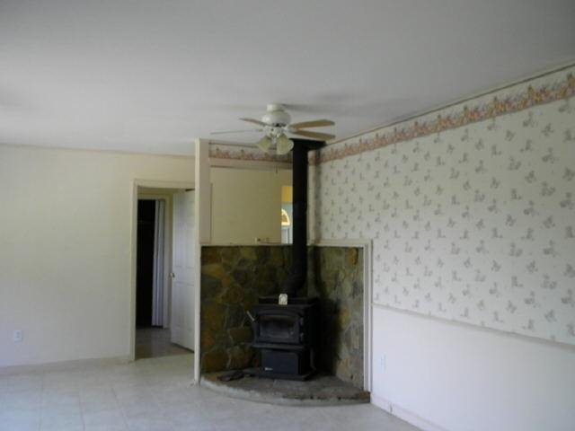 591 Crescent Dr, Toccoa, GA 30577 photo 5