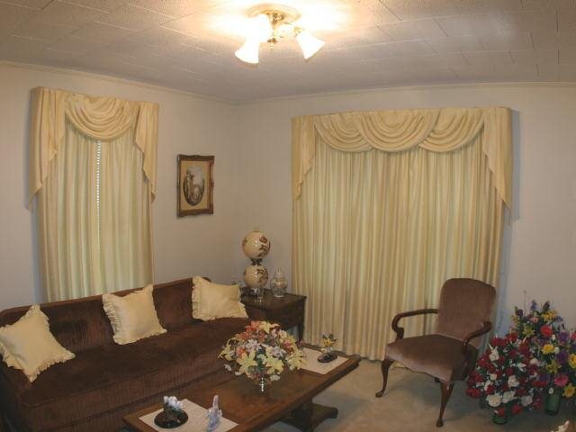 481 Curraee St W, Toccoa, GA 30577 photo 2
