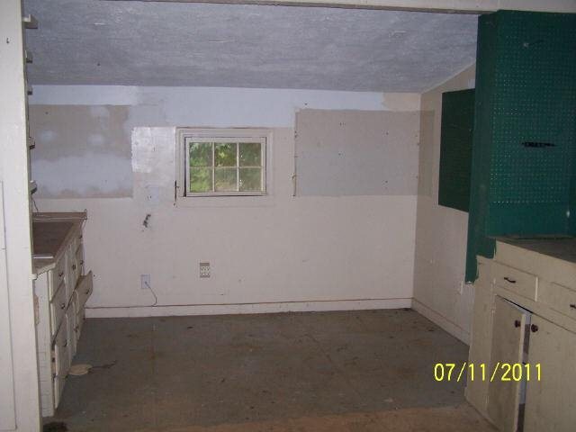 261 Pickett Bridge Rd, Covington, GA 30016 photo 3