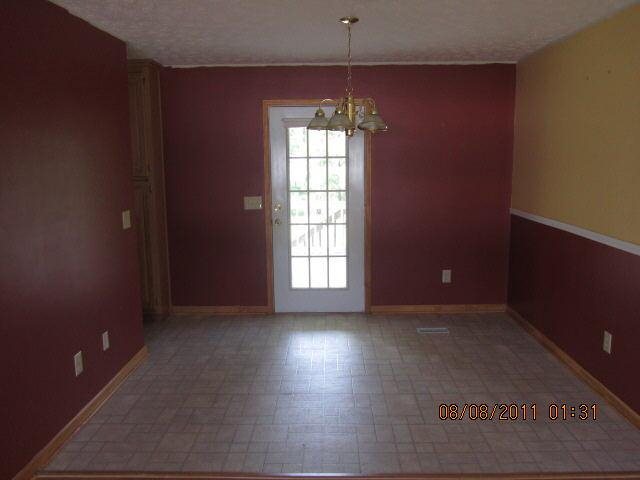 227 Mitchell Dr, Barnesville, GA 30204 photo 3