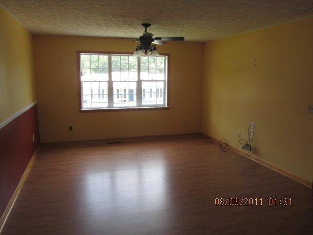227 Mitchell Dr, Barnesville, GA 30204 photo 2