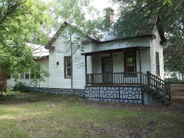 228 E Beech St, Cochran, GA 31014 photo 3
