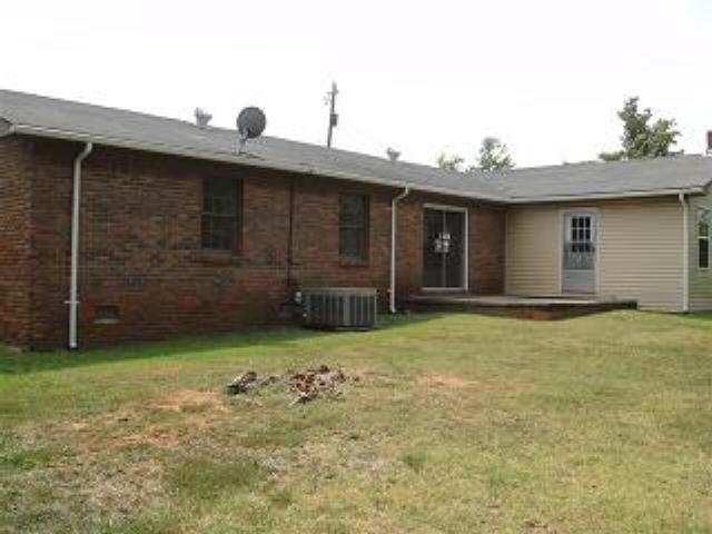 237 Elrod St, Cornelia, GA 30531 photo 2