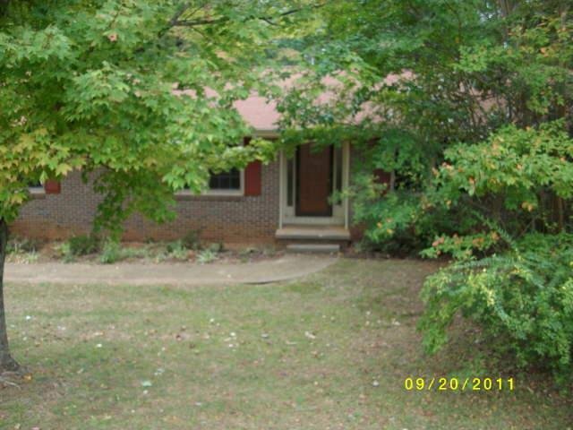 196 Willowdell Dr, Toccoa, GA 30577 photo 2