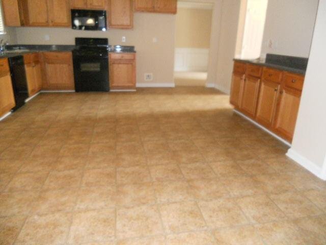 340 Othello Dr, Hampton, GA 30228 photo 3