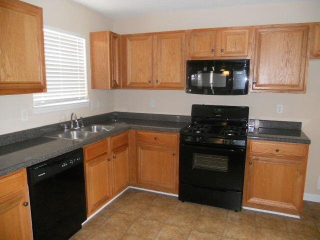 340 Othello Dr, Hampton, GA 30228 photo 2