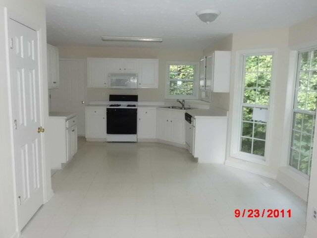 80 Saint Aurics Dr, Suwanee, GA 30024 photo 6