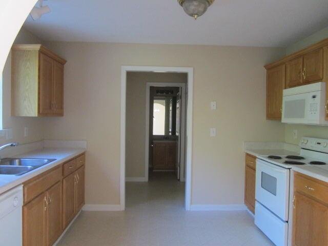310 Cork Ln, Hampton, GA 30228 photo 5