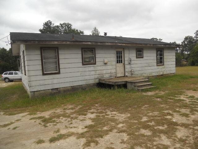 823 Sutton Rd, Dublin, GA 31021 photo 2