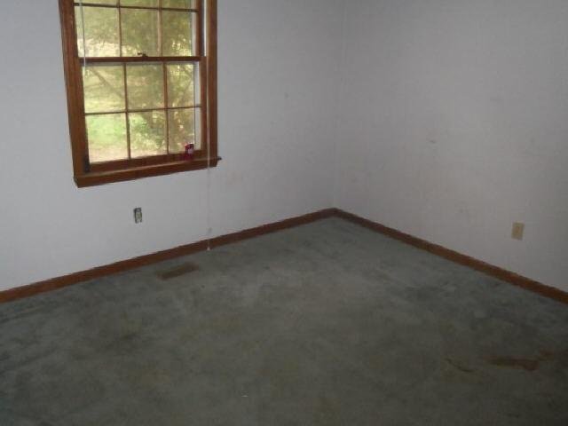 284 Barnes Cir, Commerce, GA 30530 photo 4