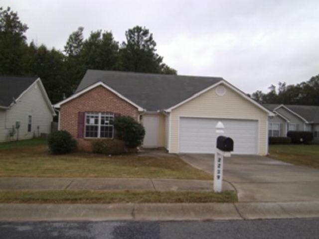 2239 Sugarleaf Trl, Hampton, GA 30228 photo 1