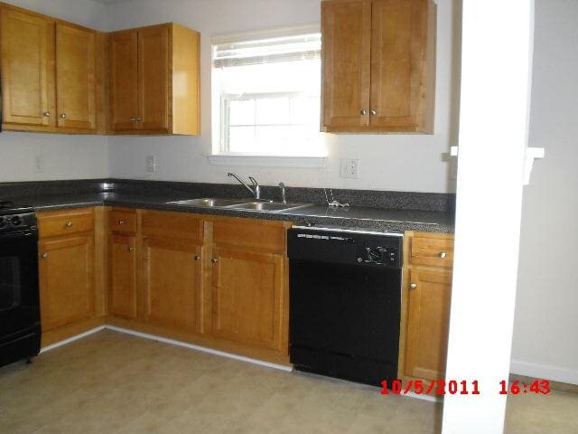 565 Barshay Dr, Covington, GA 30016 photo 3
