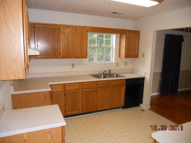 6579 Oak Mill Ct, Morrow, GA 30260 photo 5