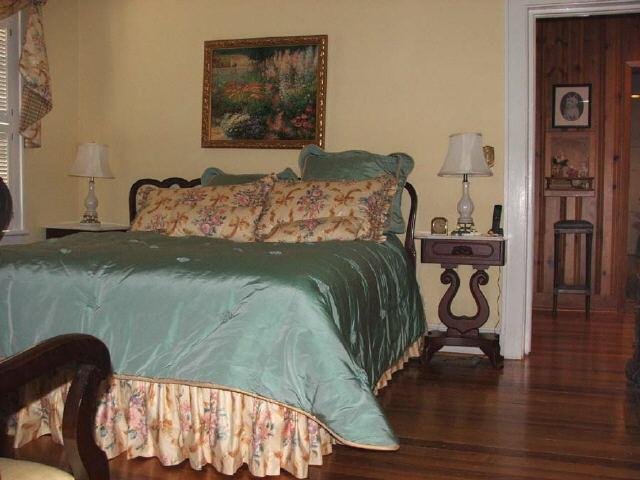 273 E Broad St, Winder, GA 30680 photo 4