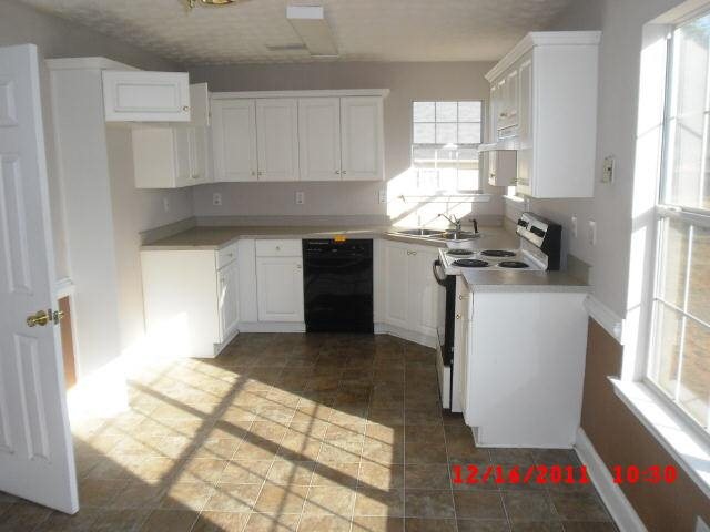 175 Hugh Dr, Covington, GA 30016 photo 3