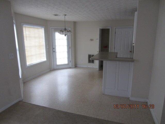 180 Avonlea Dr, Covington, GA 30016 photo 3