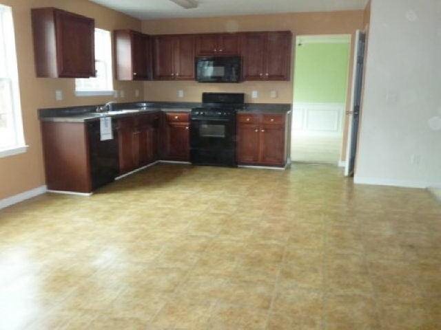 524 Hamlet Dr, Hampton, GA 30228 photo 2