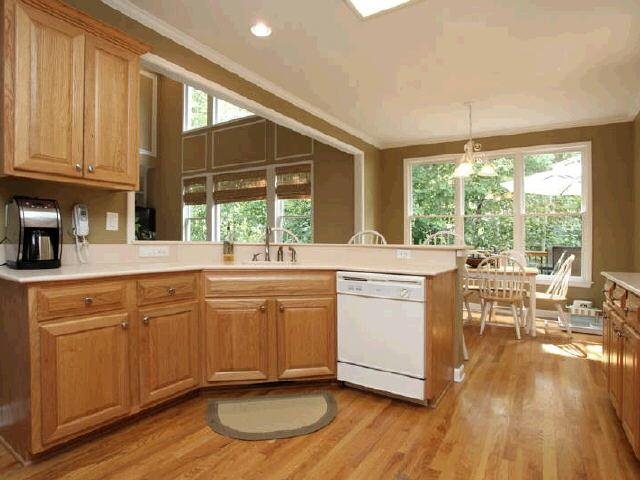 212 Forestview Dr, Suwanee, GA 30024 photo 8