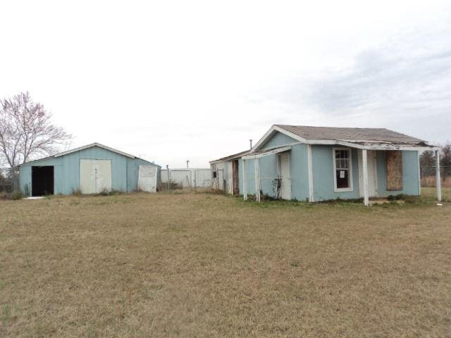 272 Locust St, Milner, GA 30257 photo 3