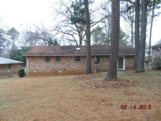 6887 Stephens Dr, Rex, GA 30273 photo 2