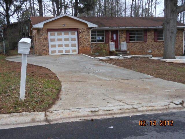 6887 Stephens Dr, Rex, GA 30273 photo 1