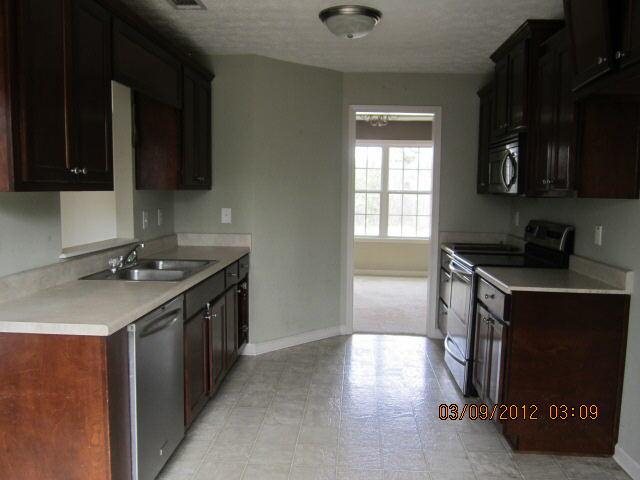 138 Red Oak Dr, Barnesville, GA 30204 photo 5