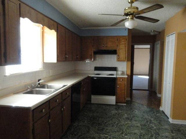 2807 Windcrest Dr, Hampton, GA 30228 photo 4