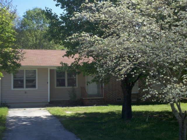 124 Edgewood Cir, Barnesville, GA 30204 photo 1