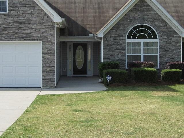 157 Dodgen Place Dr, Hampton, GA 30228 photo 2