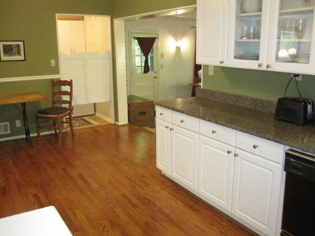 4084 Commodore Dr, Chamblee, GA 30341 photo 4