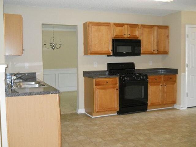 345 Othello Dr, Hampton, GA 30228 photo 4