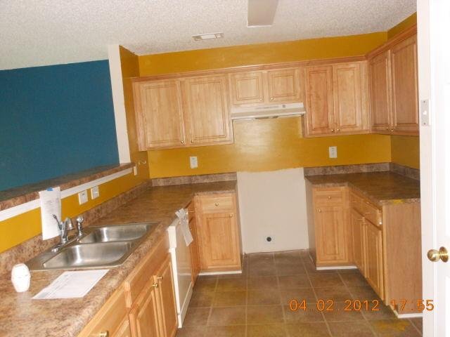 2185 Miranda Dr, Morrow, GA 30260 photo 3