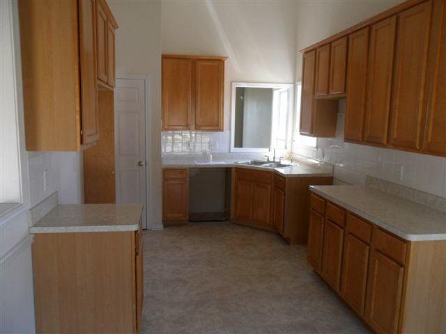 6774 Oakleigh Ct, Rex, GA 30273 photo 4