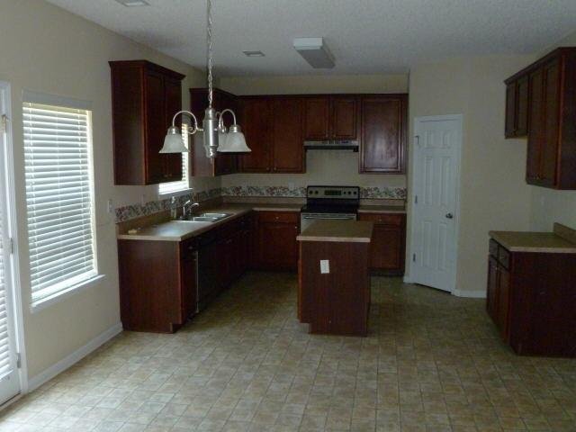 1208 Pendley Pt, Hampton, GA 30228 photo 5