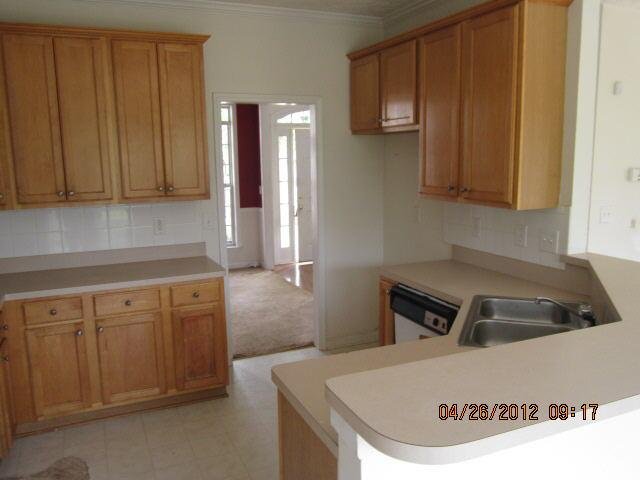 6787 Oakleigh Ct, Rex, GA 30273 photo 3