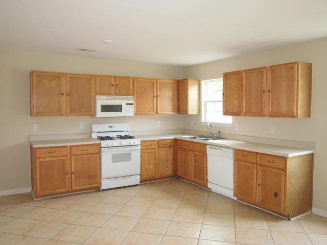 1111 Oak Hollow Ct, Hampton, GA 30228 photo 2