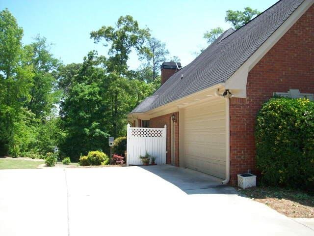 895 Streamside Dr, Mcdonough, GA 30252 photo 2