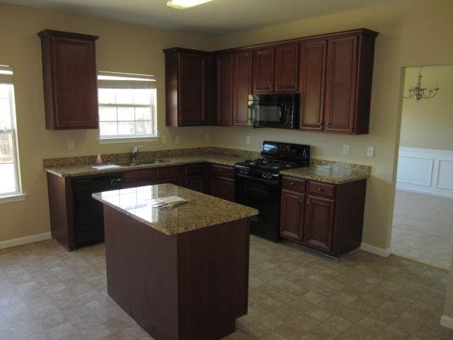 644 Vaughan Dr, Hampton, GA 30228 photo 2