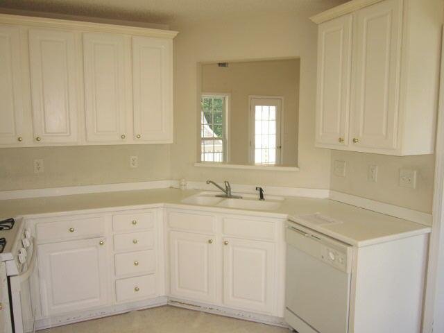 1340 Vine Cir, Mcdonough, GA 30253 photo 3