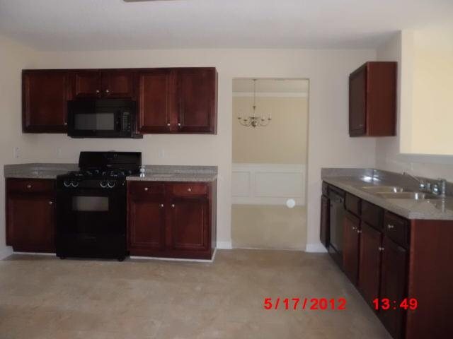 405 Othello Dr, Hampton, GA 30228 photo 2