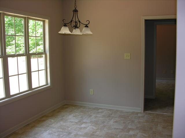 115 Red Oak Dr, Barnesville, GA 30204 photo 4
