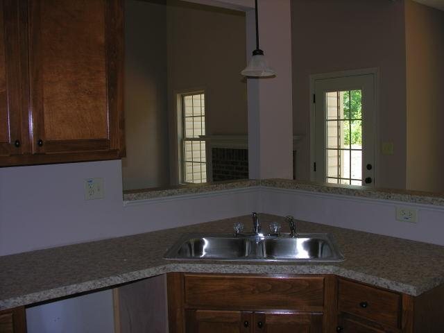 115 Red Oak Dr, Barnesville, GA 30204 photo 5