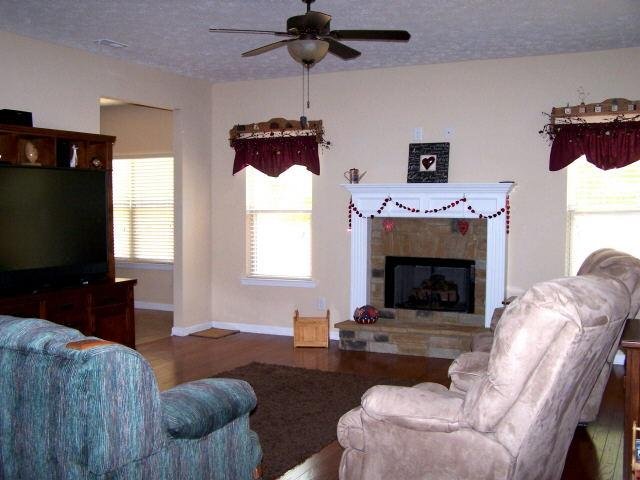 142 Cedar Ridge Dr, Lagrange, GA 30240 photo 3