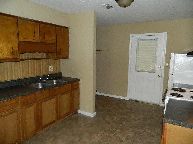 65 Plum Orchard Dr, Covington, GA 30016 photo 12