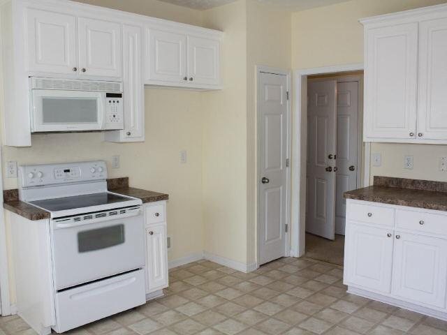 202 Lake Shore Ct, Lagrange, GA 30241 photo 3